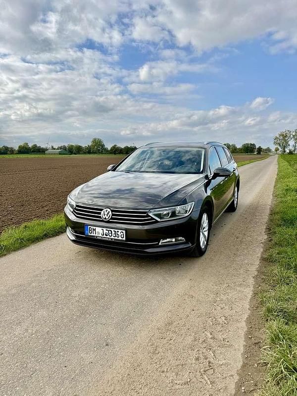 Braun Gebraucht 2017 VW Passat Comfortline Kombi | 8.500 € (Fairer Preis) - Bild 1/4