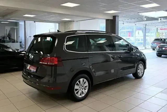 Gebraucht VW Sharan Comfortline 150 PS (110 kW) 2022 Andere Van / Kleinbus