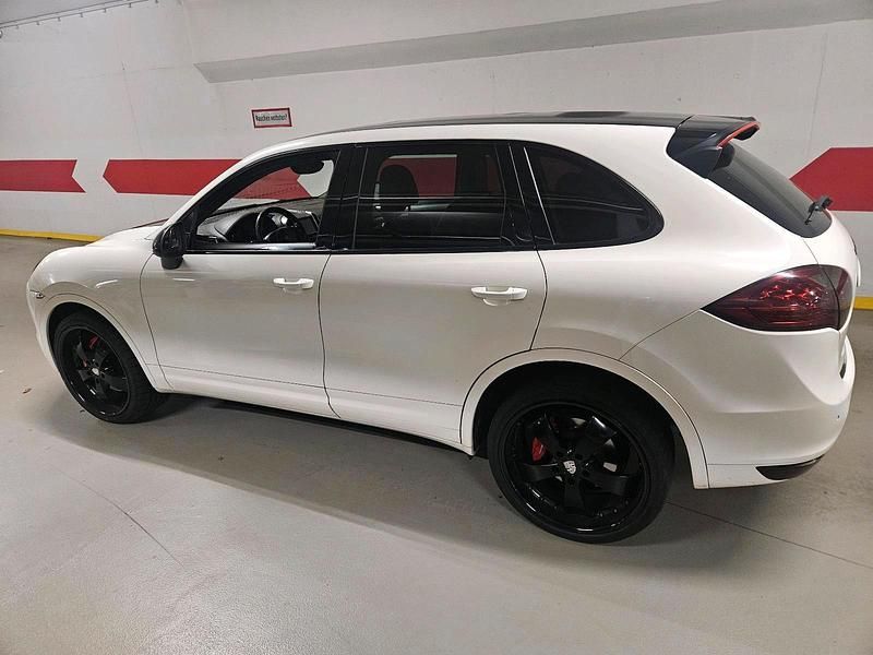 Weiß Gebraucht 2010 Porsche Cayenne SUV | 13.900 € (Fairer Preis) - Bild 1/4