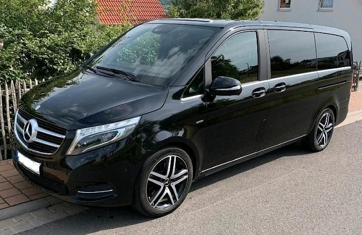 Schwarz Gebraucht 2014 Mercedes V250 Avantgarde Van / Kleinbus | 32.000 € (Teuer) - Bild 1/4