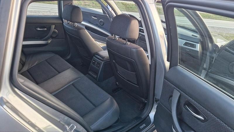 Gebraucht BMW 318 143 PS (105 kW) 2012 Grau Kombi