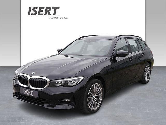 Black sapphire (metallic) Gebraucht 2019 BMW 318 Sport Line Kombi | 24.840 € (Etwas zu teuer) - Bild 1/1