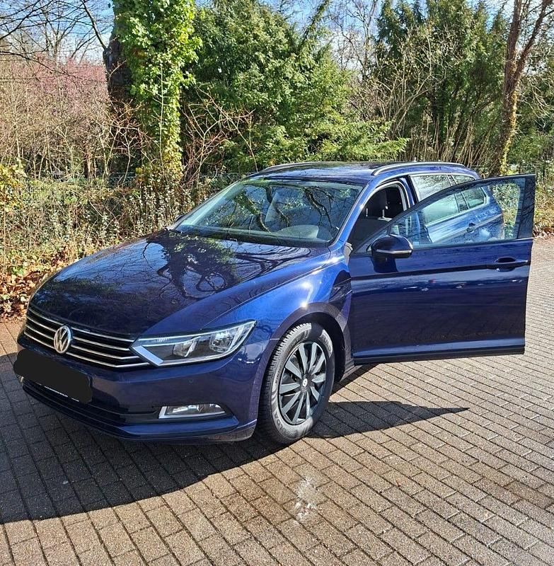 Gebraucht VW Passat Trendline 120 PS (88 kW) 2018 Blau Kombi