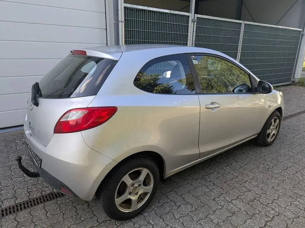 Gebraucht Mazda 2 Inclusive 103 PS (75 kW) 2008 Silber Kleinwagen