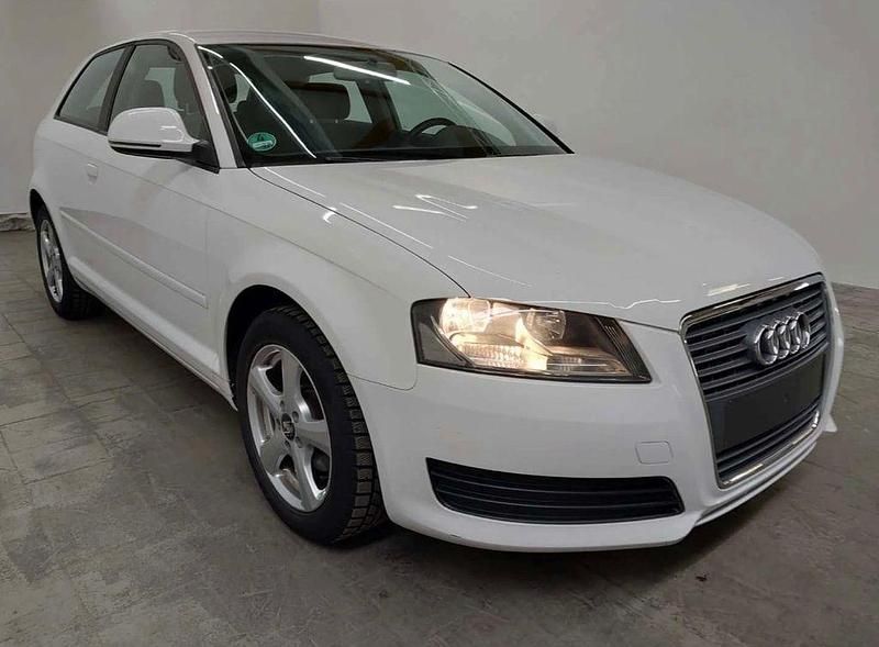 Gebraucht Audi A3 Attraction 102 PS (75 kW) 2010 Weiß Kleinwagen
