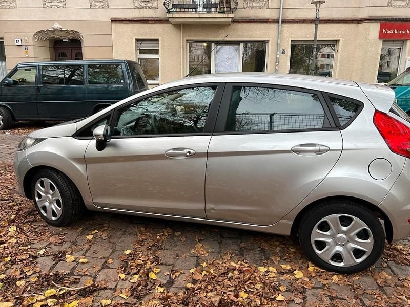 Gebraucht Ford Fiesta 60 PS (44 kW) 2009 Silber Kleinwagen