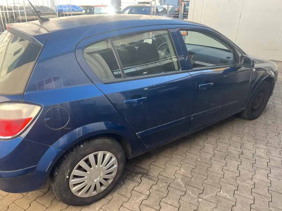 Second-hand Opel Astra 100 CP (73 kW) 2005 Albastru Hatchback
