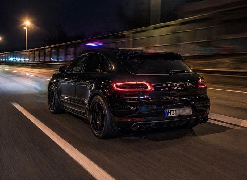 Second-hand Porsche Macan 252 CP (185 kW) 2018 Negru SUV
