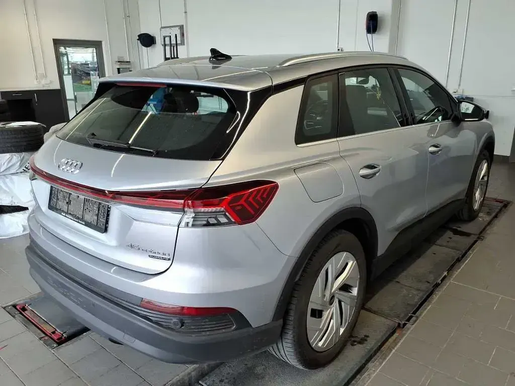 Gebraucht Audi Q4 e-tron S-Line 194 kW (265 PS) 2023 Florettsilber metallic SUV