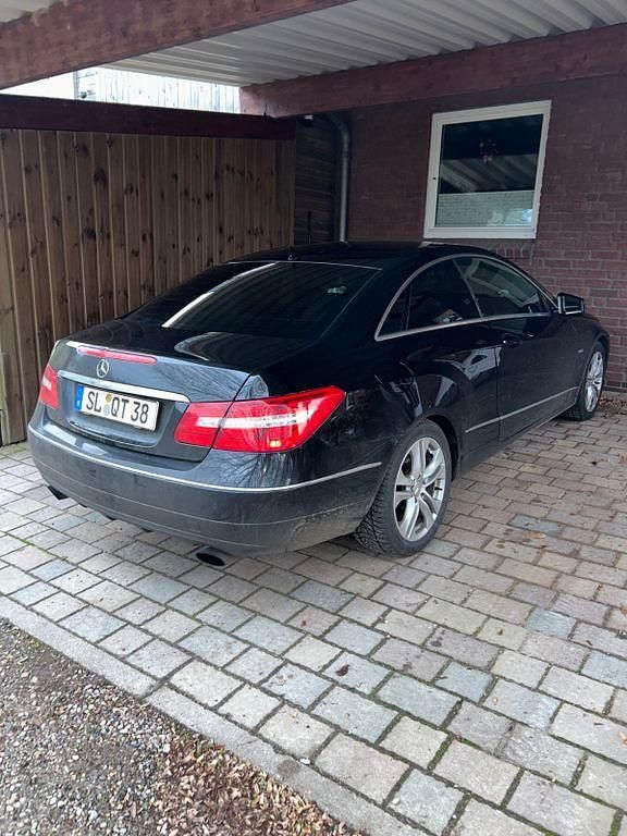 Gebraucht Mercedes E350 231 PS (169 kW) 2010 Schwarz Coupé
