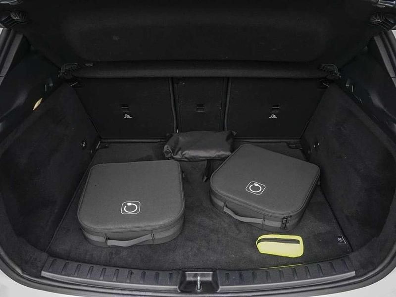 Gebraucht Mercedes GLA250 Progressive 218 PS (160 kW) 2023 Polarweiß SUV