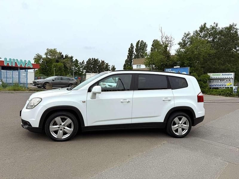 Schneeweiss/summitwhite/arctic Gebraucht 2011 Chevrolet Orlando LTZ Van / Kleinbus | 6.950 € (Etwas zu teuer) - Bild 1/4