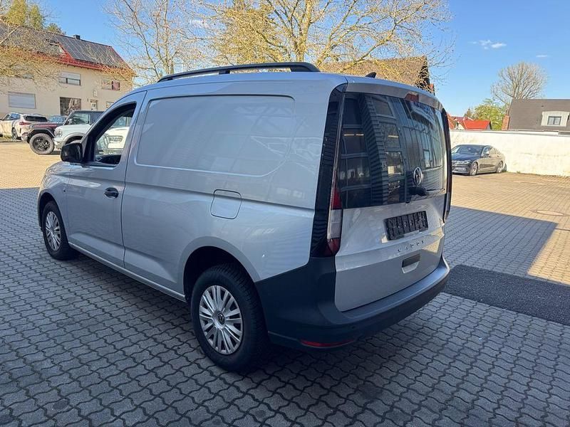 Gebraucht VW Caddy Basis 102 PS (75 kW) 2023 Silber Van / Kleinbus