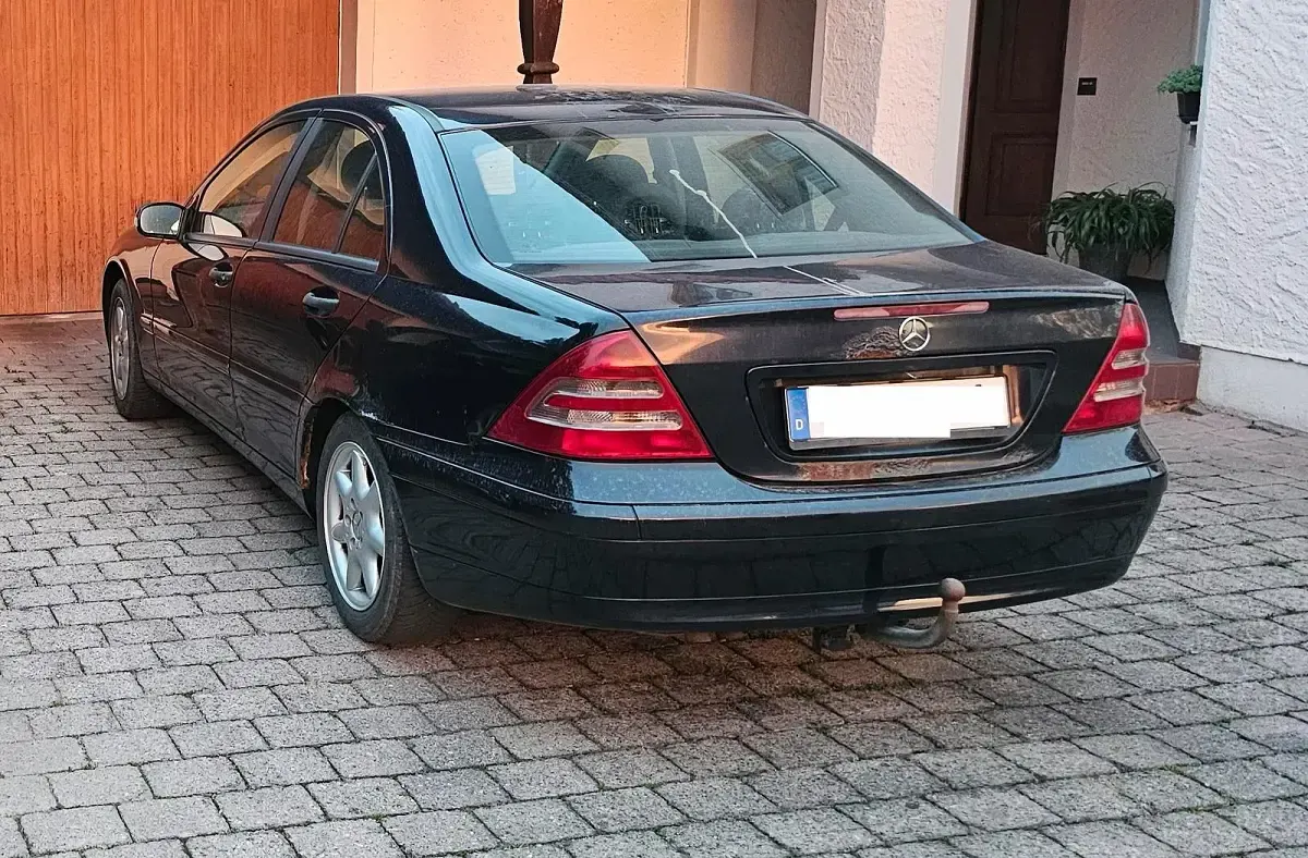 Gebraucht Mercedes C220 150 PS (110 kW) 2001 Schwarz Limousine