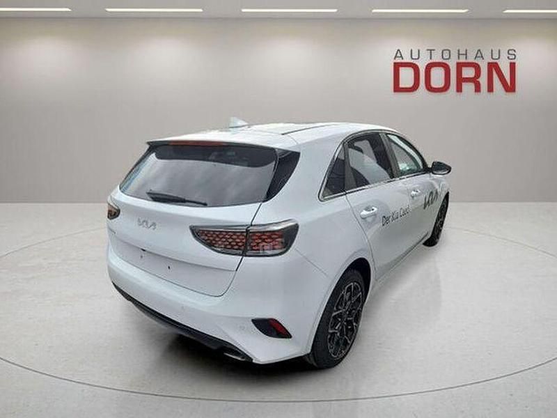 Gebraucht Kia Ceed 101 PS (74 kW) 2024 Carraraweiß Kleinwagen