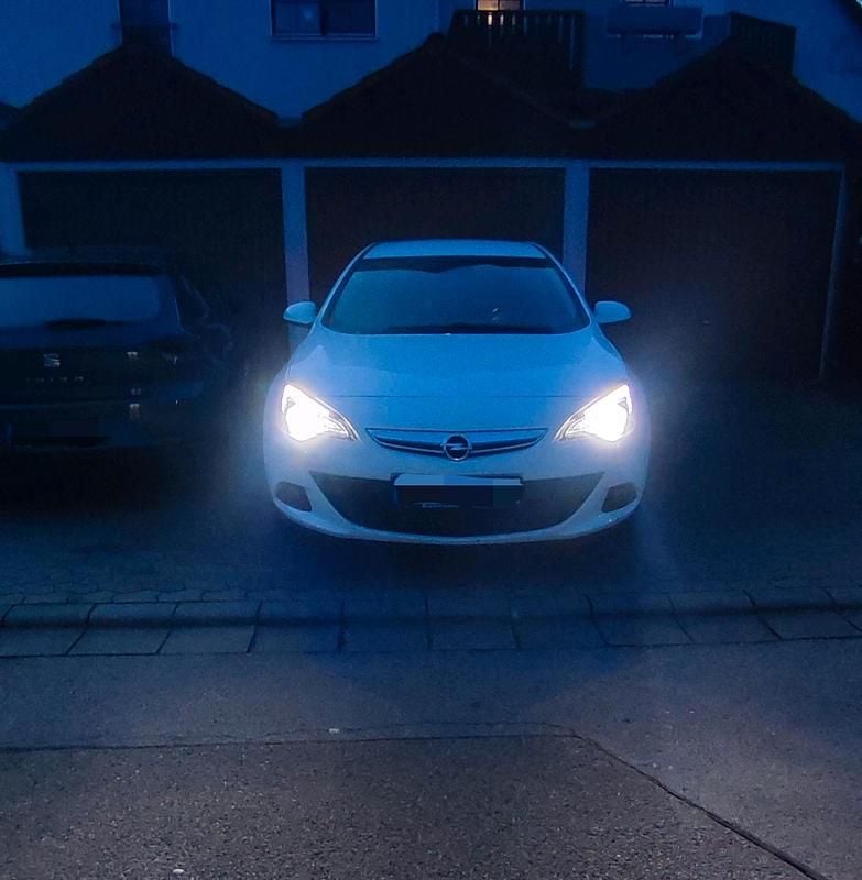 Gebraucht Opel Astra GTC 200 PS (147 kW) 2014 Weiß Coupé