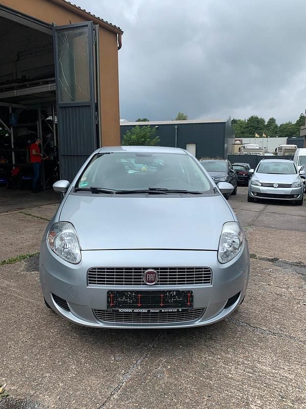 Silber Gebraucht 2009 Fiat Punto Limousine | 3.499 € - Bild 1/4