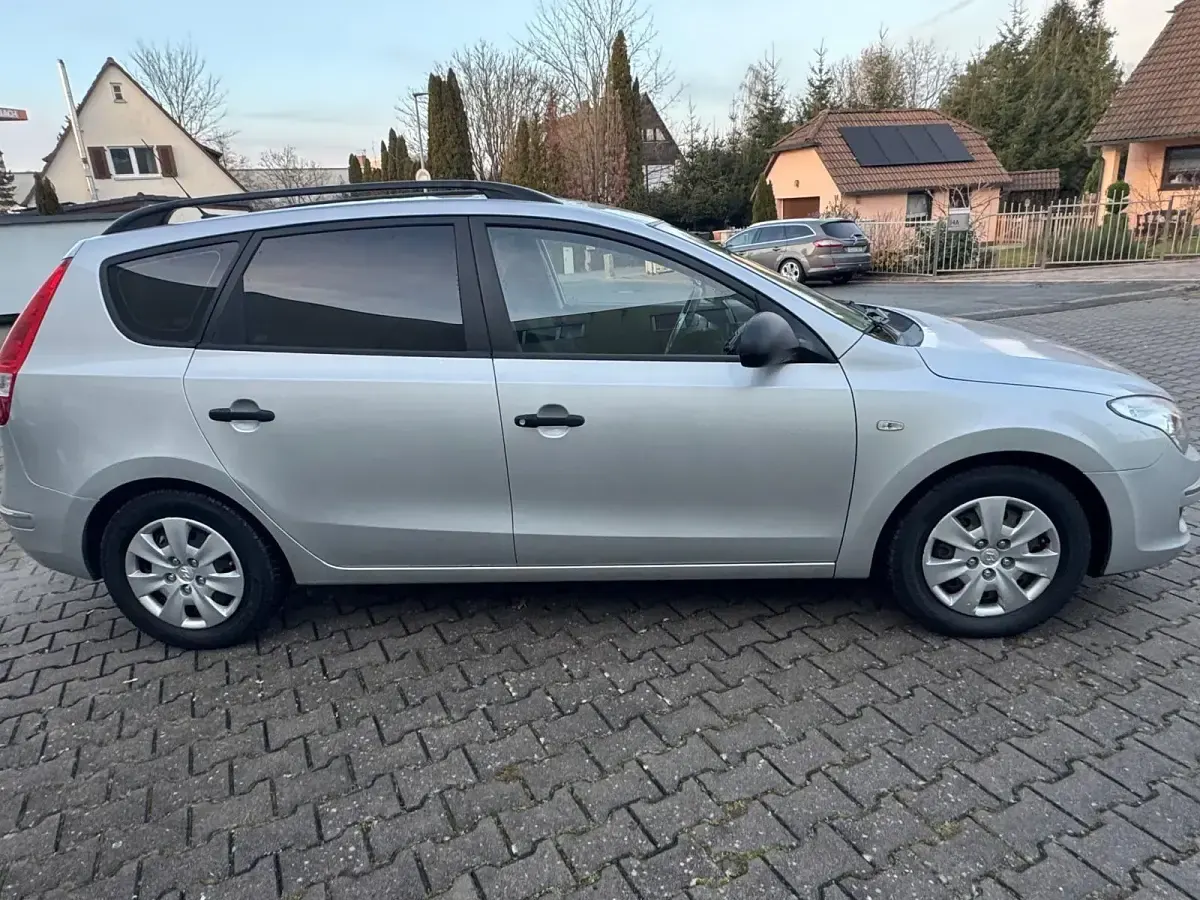 Gebraucht Hyundai i30 125 PS (91 kW) 2008 Silber Kombi
