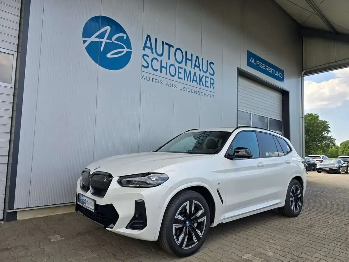 Gebraucht BMW iX3 Shadowline 210 kW (286 PS) 2024 Weiß SUV