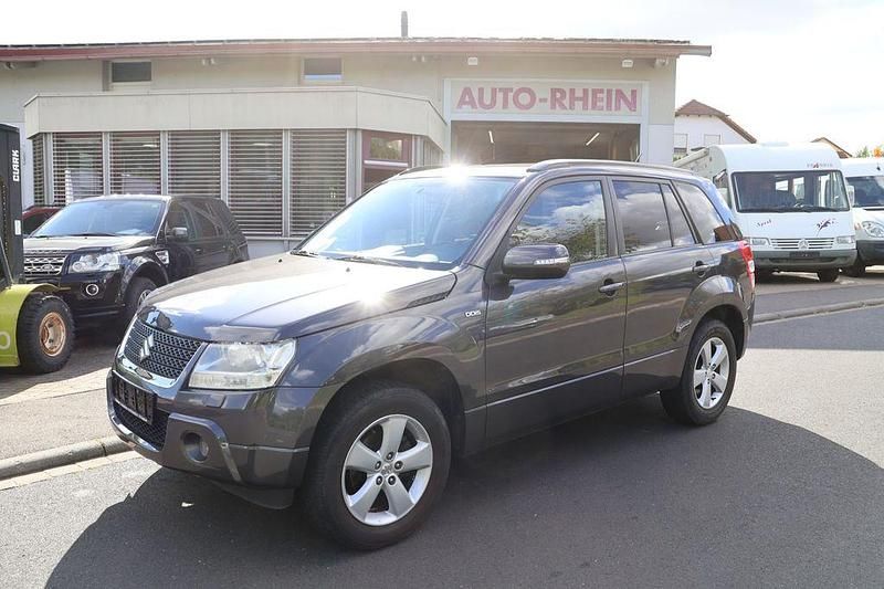 Grau Gebraucht 2012 Suzuki Grand Vitara SUV | 7.200 € (Fairer Preis) - Bild 1/4