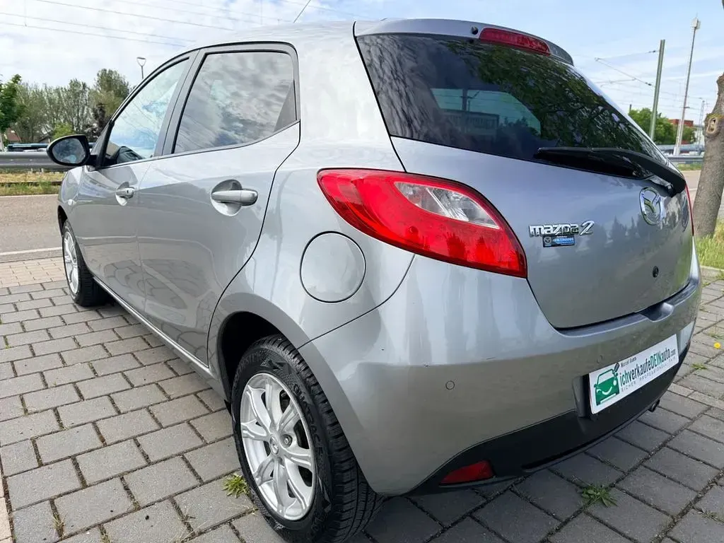 Gebraucht Mazda 2 Kenko 84 PS (61 kW) 2013 Silber Kleinwagen