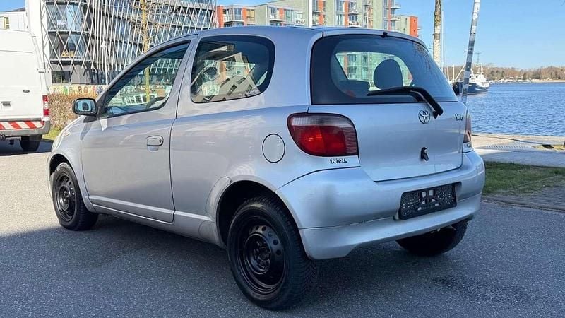 Gebraucht Toyota Yaris Sol 87 PS (63 kW) 2002 Silber Limousine