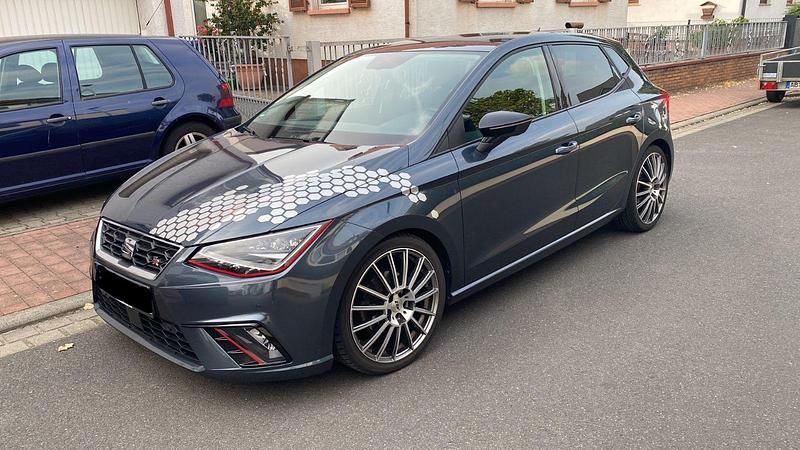 Grau Gebraucht 2019 Seat Ibiza FR Limousine | 13.500 € (Guter Preis) - Bild 1/4