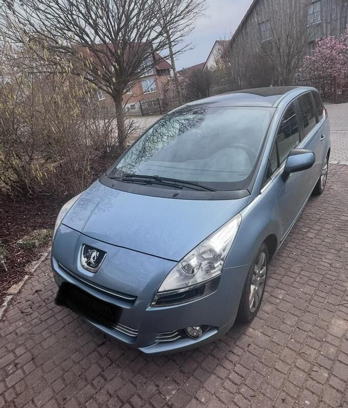 Blau Gebraucht 2009 Peugeot 5008 Van / Kleinbus | 3.566 € (Fairer Preis) - Bild 1/4