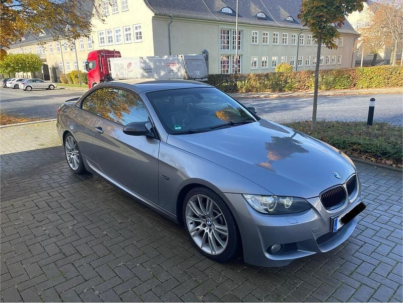 Silber Gebraucht 2008 BMW 325 Cabriolet M Performance Cabrio | 12.390 € - Bild 1/4