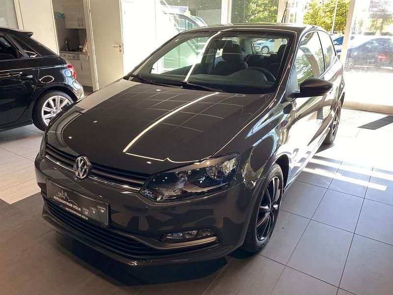 Grau Gebraucht 2016 VW Polo Trendline Limousine | 7.650 € (Guter Preis) - Bild 1/4