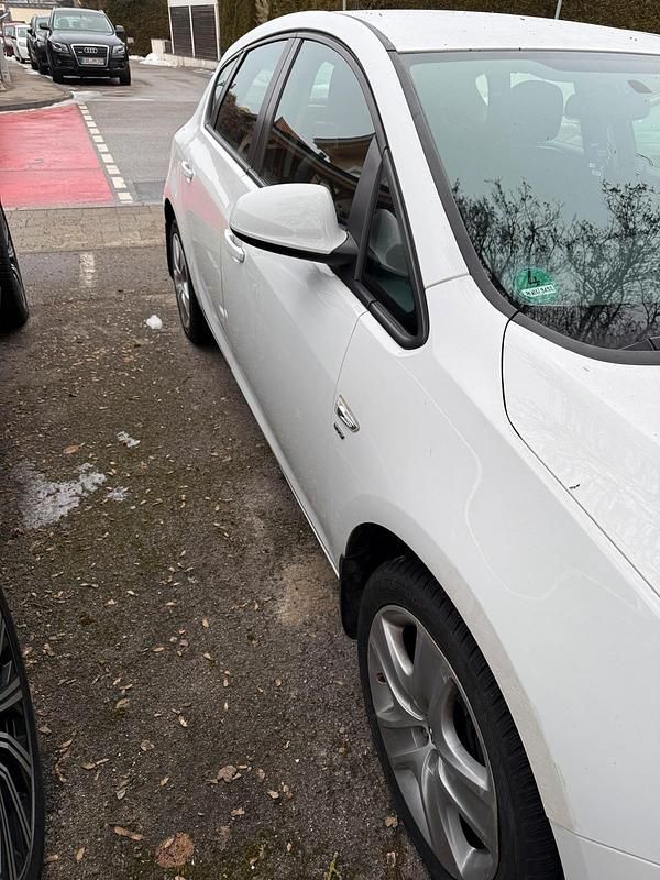 Gebraucht Opel Astra 120 PS (88 kW) 2014 Limousine