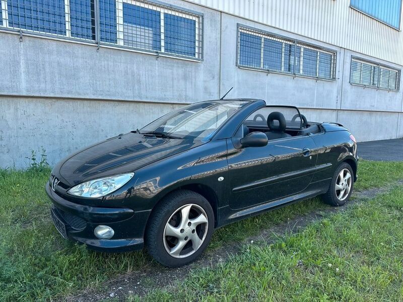 Schwarz Gebraucht 2006 Peugeot 206 CC Platinum Cabrio | 2.700 € (Fairer Preis) - Bild 1/4