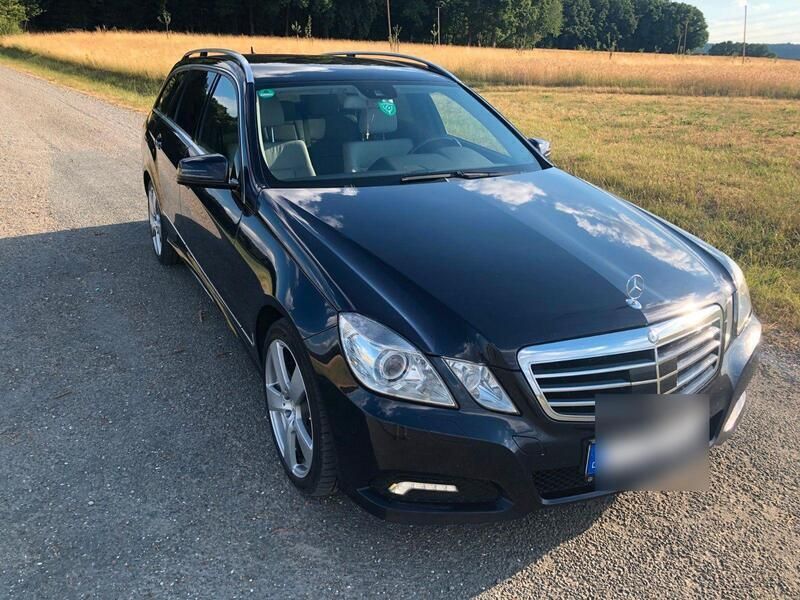 Blau Gebraucht 2010 Mercedes E500 Avantgarde Kombi | 14.500 € (Fairer Preis) - Bild 1/4