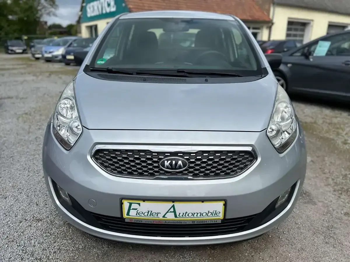 Gebraucht Kia Venga 90 PS (66 kW) 2010 Silber Kleinwagen
