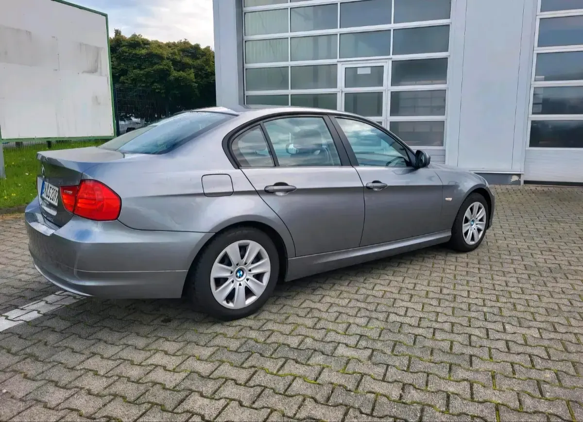 Brugt BMW 320 170 HK (125 kW) 2010 Grå Sedan