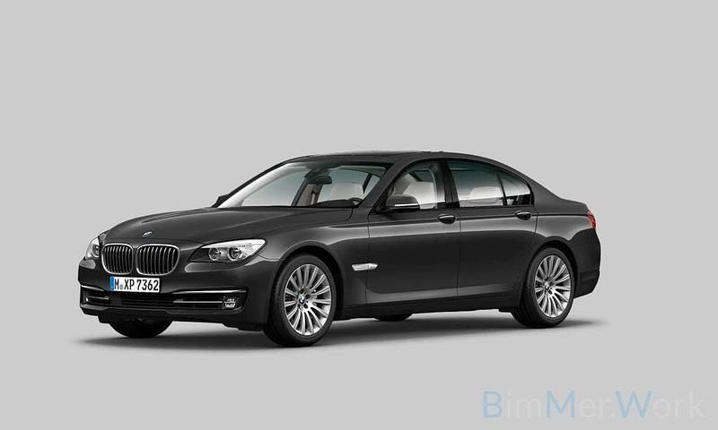 Grau Gebraucht 2015 BMW 730 Sport Line Limousine | 24.998 € (Guter Preis) - Bild 1/4