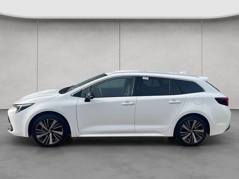 Neu Toyota Corolla 133 PS (97 kW) 2025 Schneeweiß Kombi