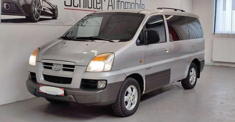 Silber Gebraucht 2005 Hyundai H-1 Van / Kleinbus | 3.900 € (Fairer Preis) - Bild 1/4