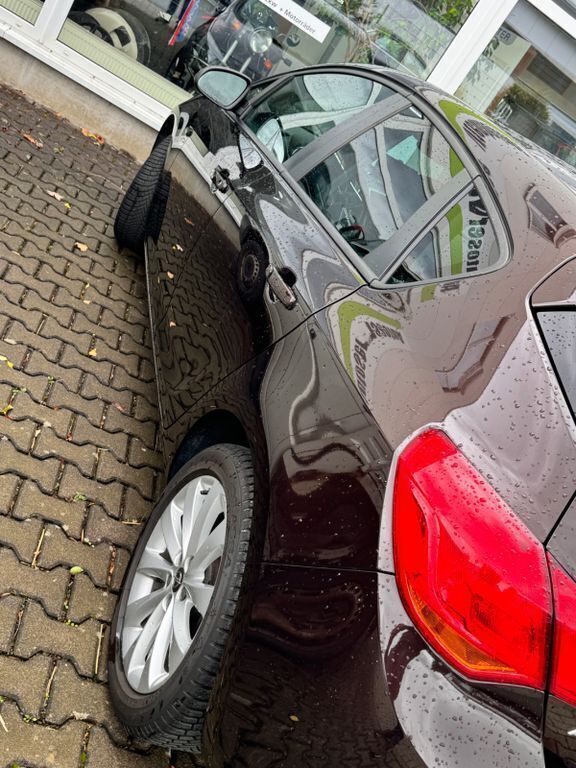 Schwarz Gebraucht 2013 Opel Astra Active Limousine | 13.000 € - Bild 1/4