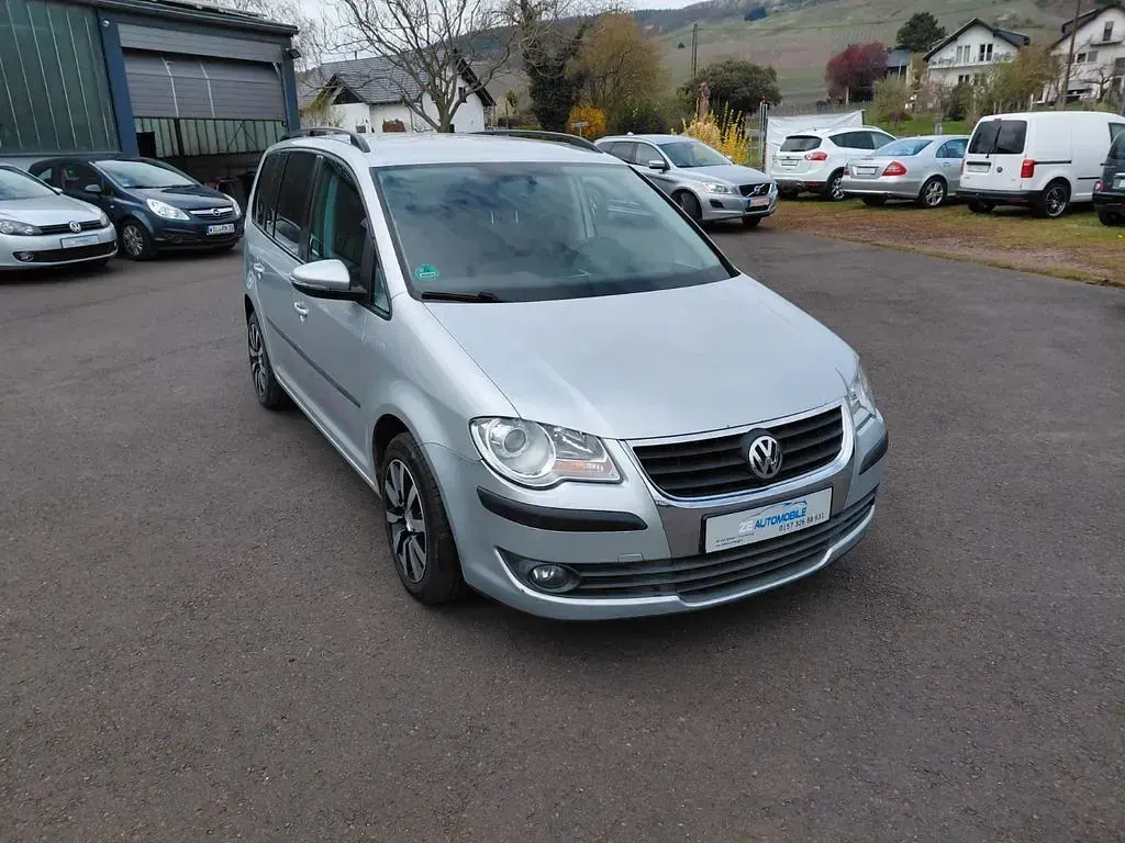 Gebraucht VW Touran Trendline 140 PS (102 kW) 2010 Silber Van / Kleinbus