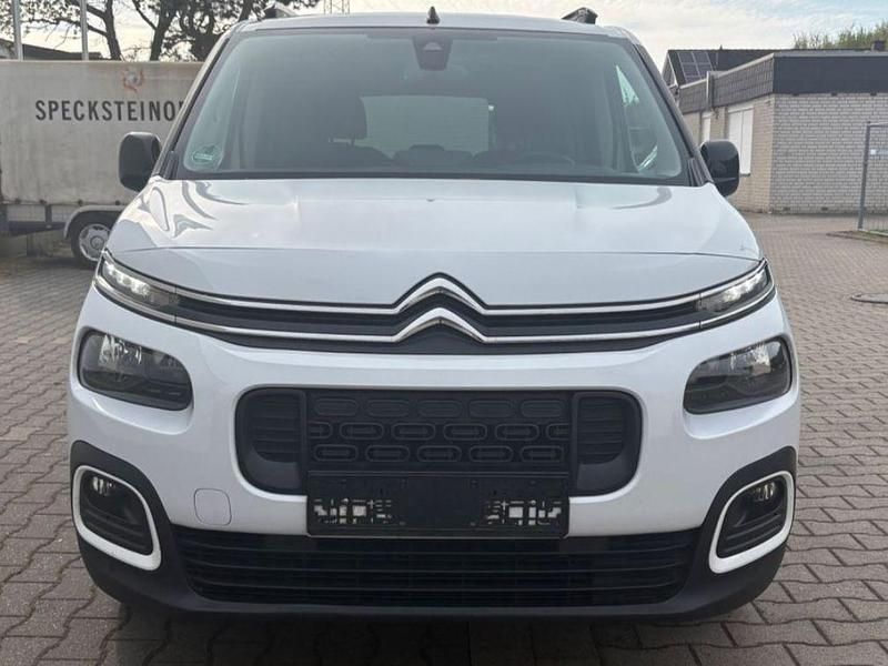 Second-hand Citroën Berlingo Feel 131 CP (96 kW) 2022 Alb Monovolum