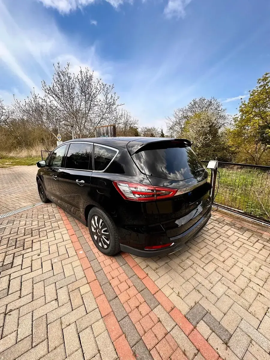 Gebraucht Ford S-MAX 180 PS (132 kW) 2017 Schwarz Van / Kleinbus