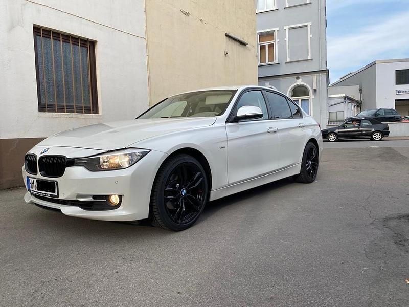 Weiß Gebraucht 2012 BMW 320 Limousine | 9.500 € (Guter Preis) - Bild 1/4