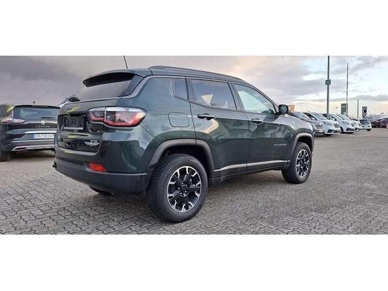 Gebraucht Jeep Compass Trailhawk 241 PS (177 kW) 2021 Techno green metallic clear co SUV
