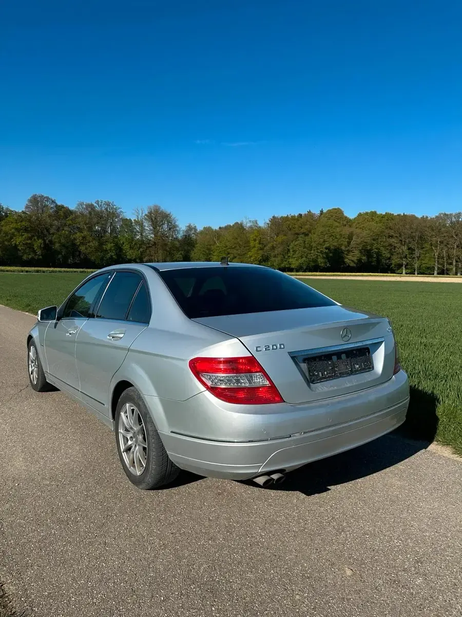 Gebraucht Mercedes C200 163 PS (119 kW) 2010 Silber Limousine