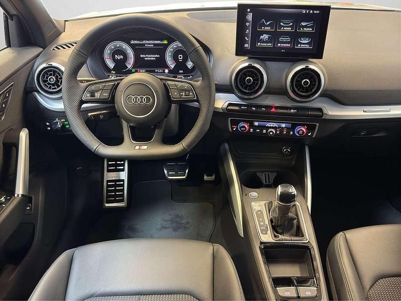 Gebraucht Audi Q2 Ambiente 150 PS (110 kW) 2025 Tausilber metallic (metallic) SUV