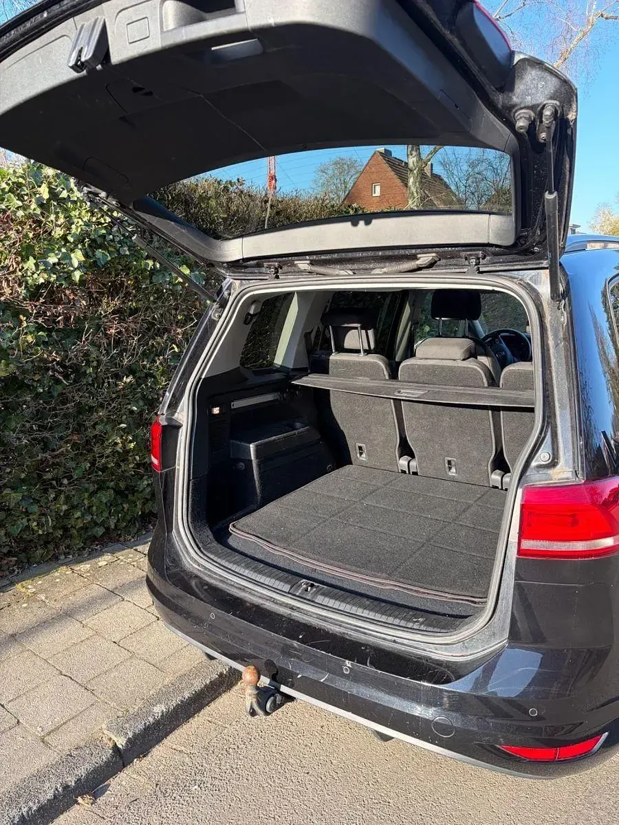Gebraucht VW Touran Comfortline 116 PS (85 kW) 2016 Schwarz Van / Kleinbus