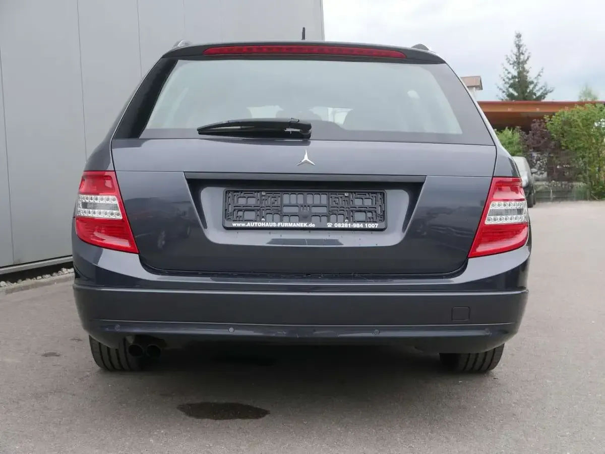 Gebraucht Mercedes C180 Classic 156 PS (114 kW) 2010 Grau Kombi