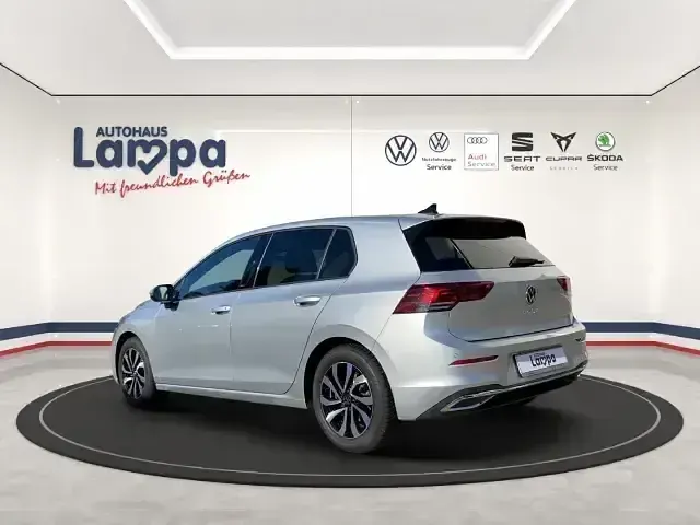Gebraucht VW Golf VIII Active 150 PS (110 kW) 2022 Silber Limousine