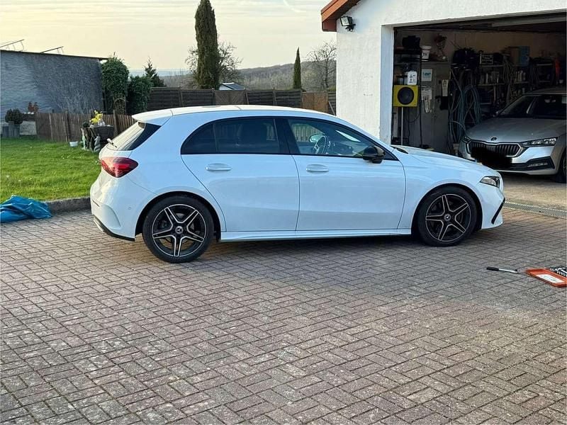 Gebraucht Mercedes A220 190 PS (139 kW) 2023 Grau Kleinwagen